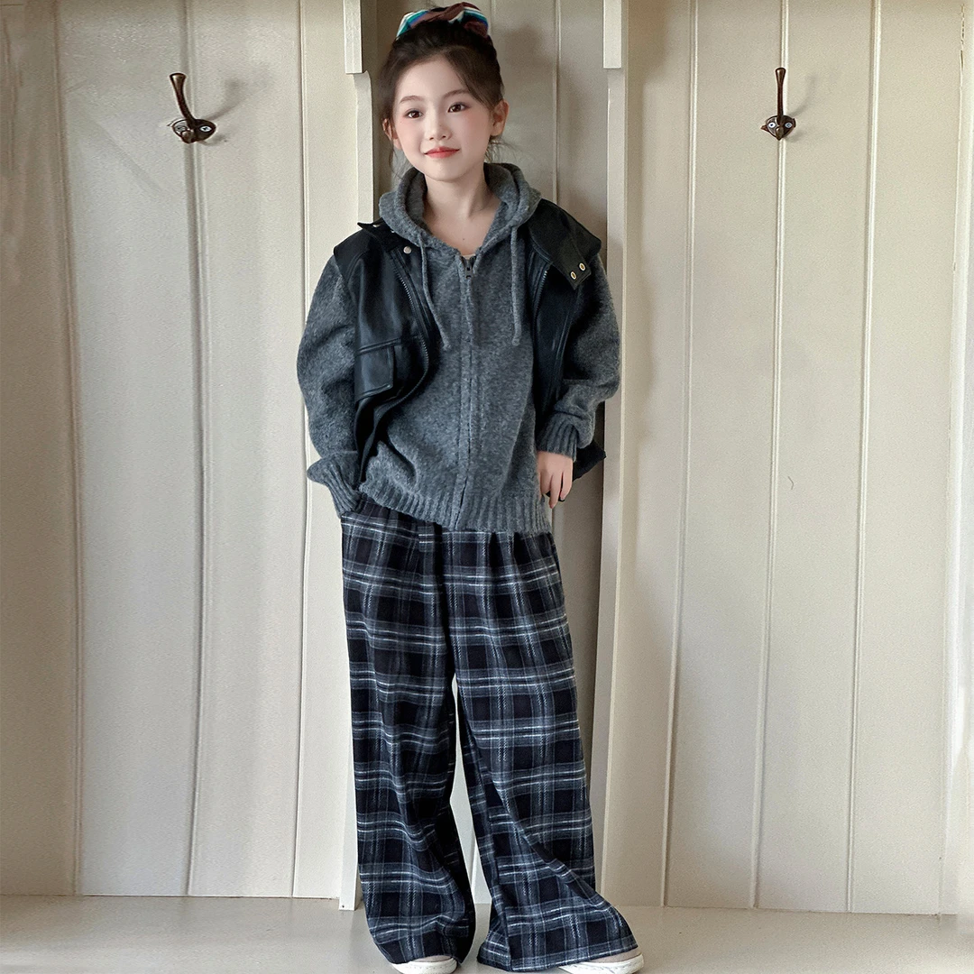 【嘻嘻柚】女童秋冬毛衣皮马甲格子裤三件套2025新款连帽毛衣阔腿裤