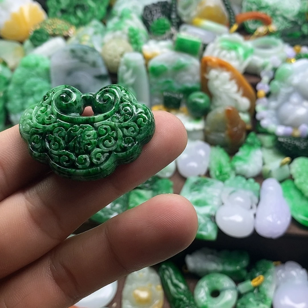 翡翠未镶嵌颈饰锁