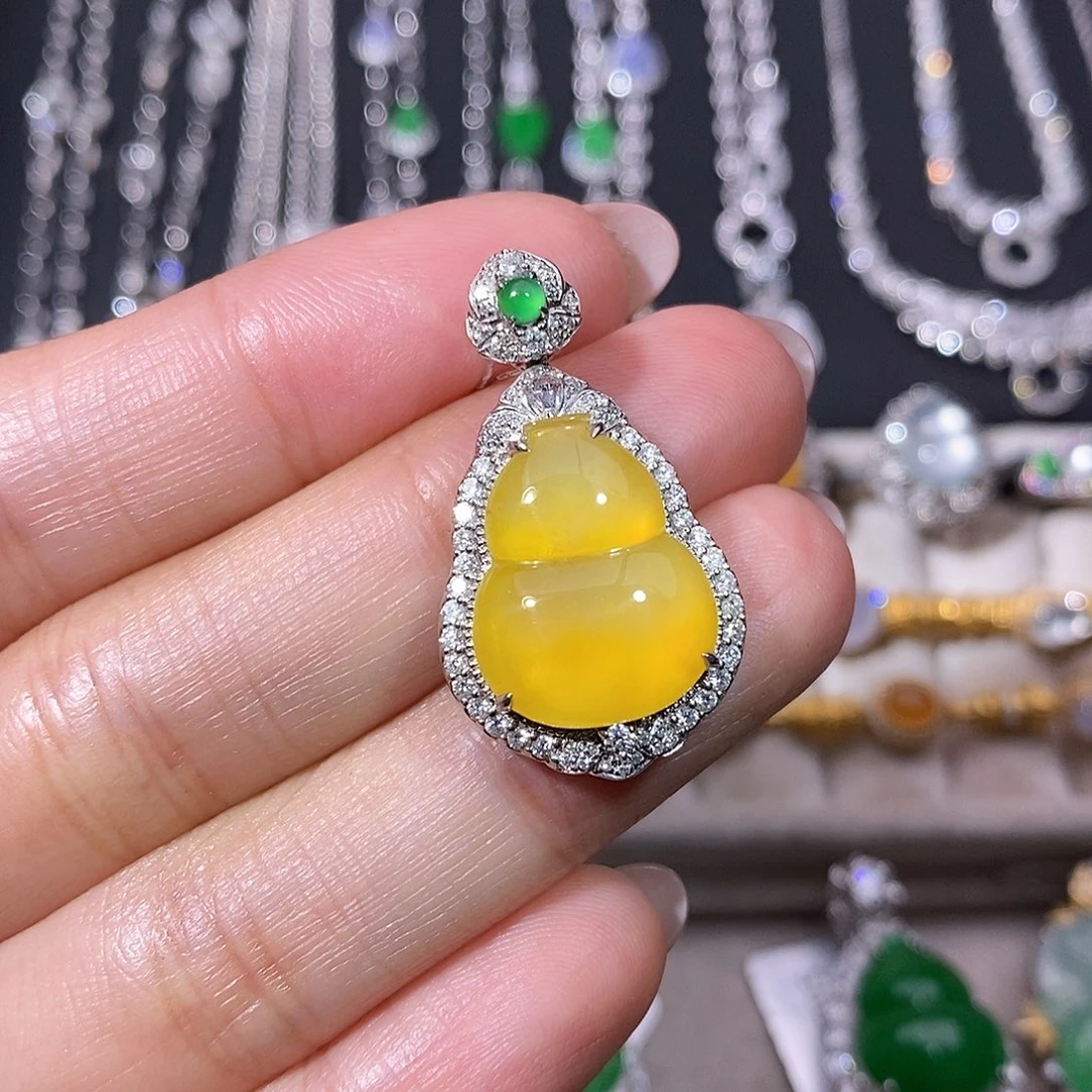 翡翠18K金镶嵌颈饰吊坠