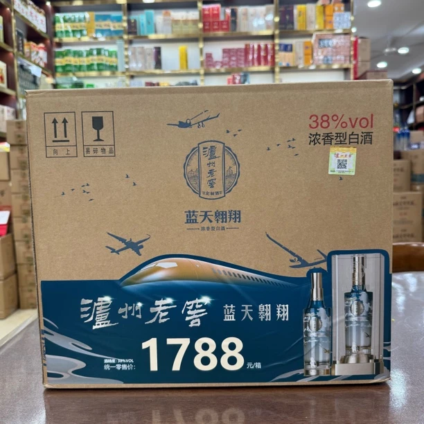 泸州蓝天翱翔38度（一箱六瓶）白酒