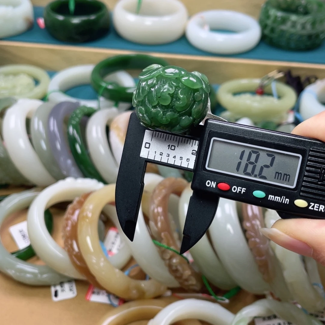 未镶嵌戒指和田玉