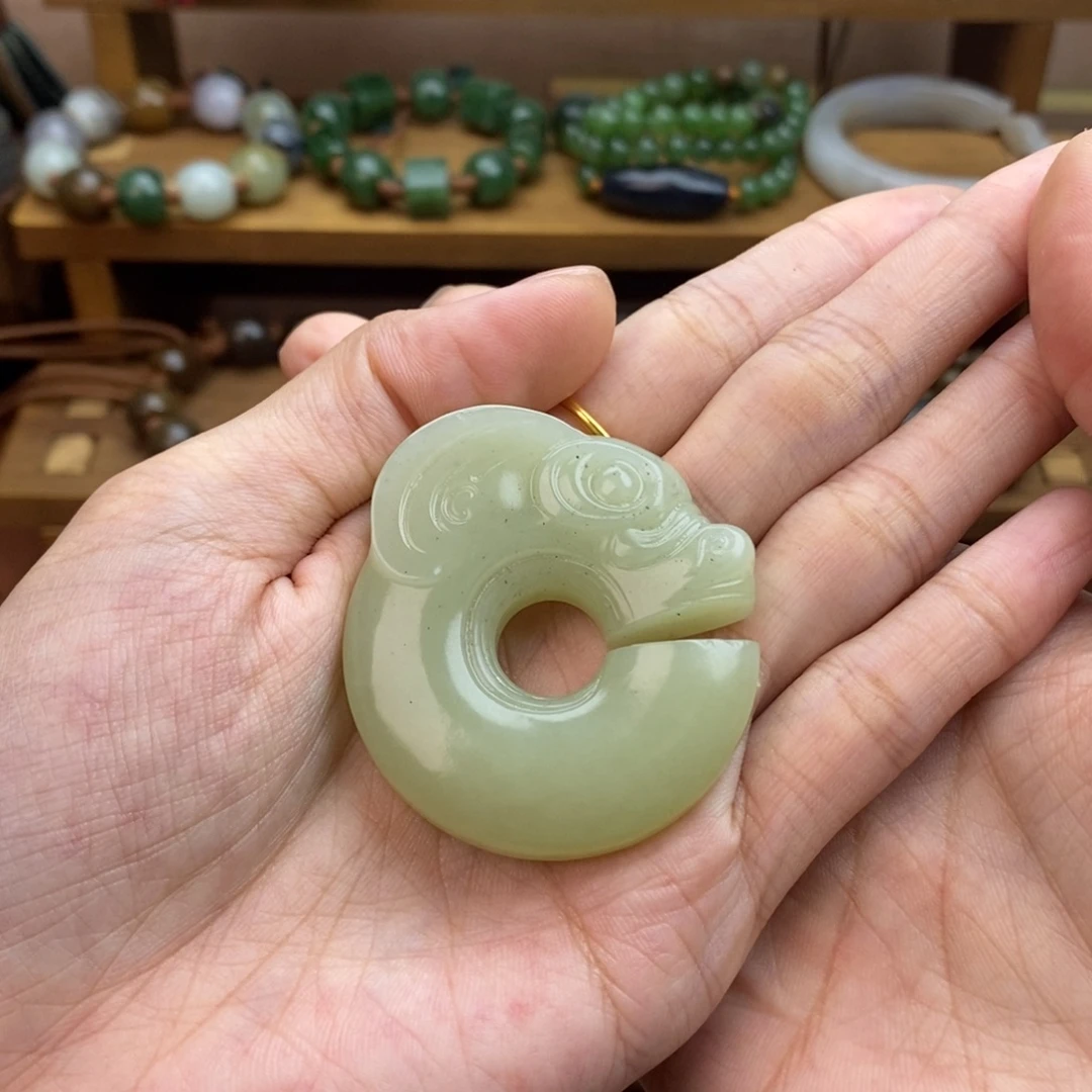龙***主和田玉未镶嵌颈饰