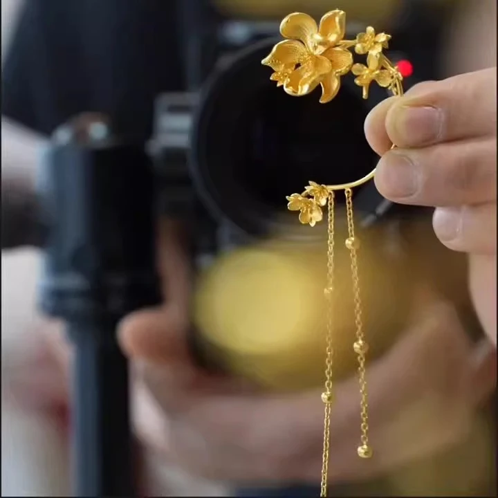 铜合金耳饰 黄金色古法兰花流苏无耳洞耳挂女款新中式高级感耳饰