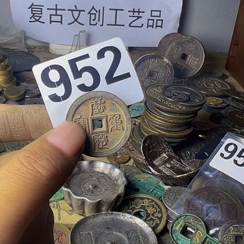 铜知****人复古文创工艺品