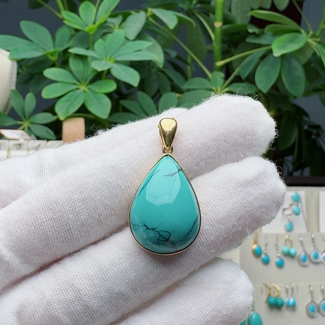 绿松石18K金镶嵌颈饰吊坠