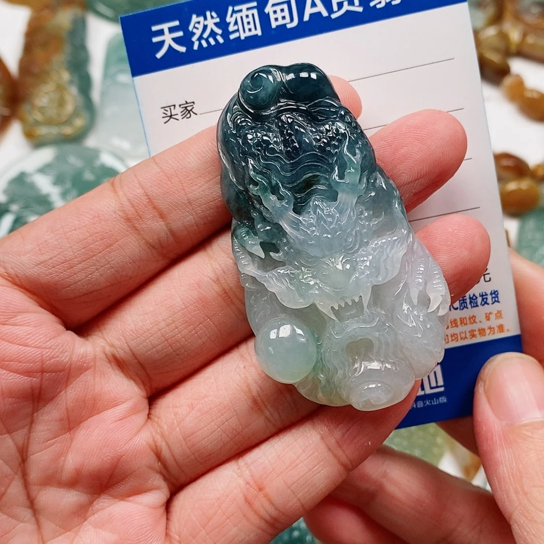 小***️颈饰未镶嵌翡翠龙牌