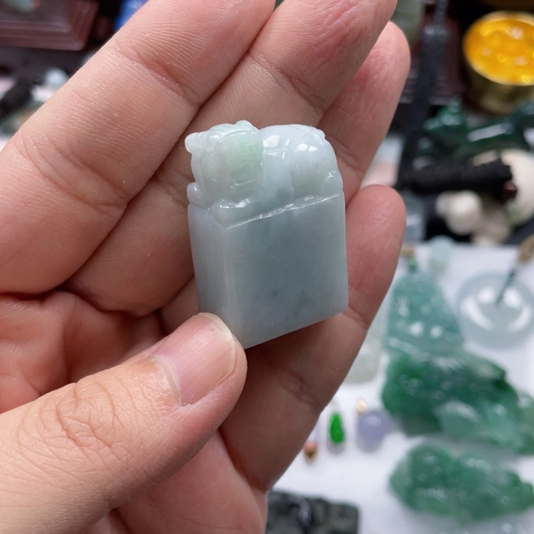 翡翠未镶嵌颈饰貔貅印章