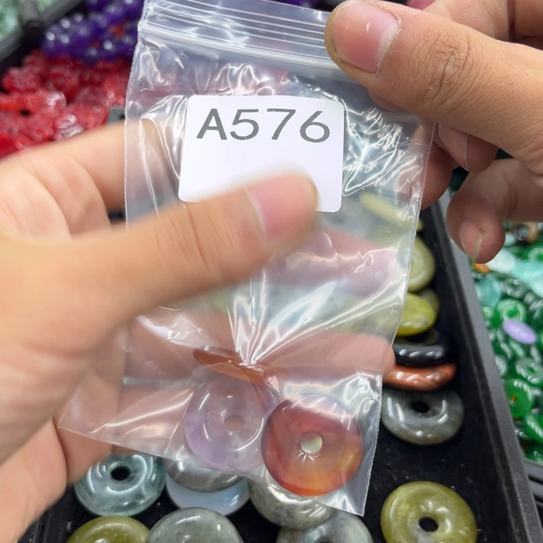 来***诺合金颈饰玛瑙/玉髓