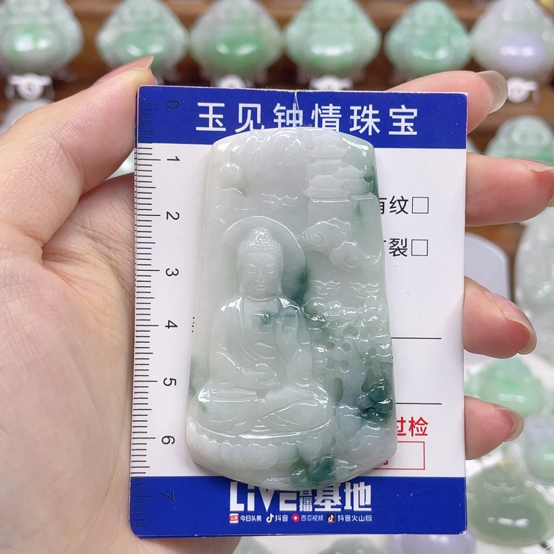 翡翠未镶嵌颈饰守护神大日如来