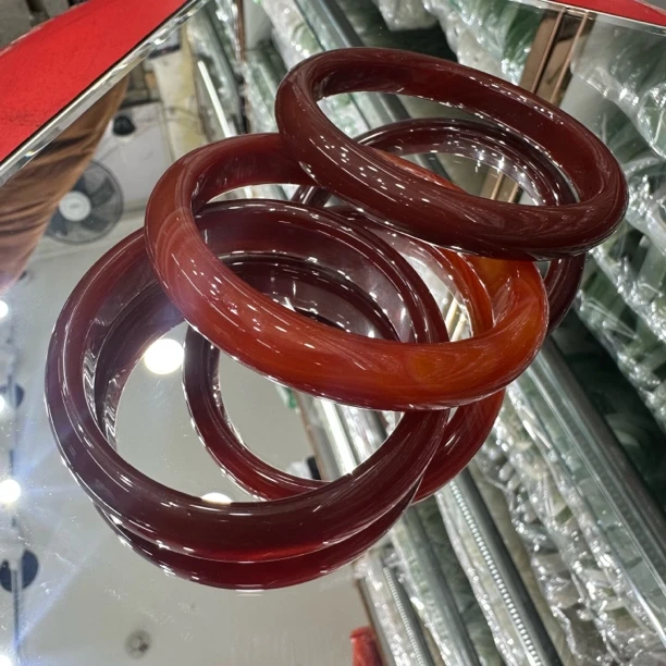 《小猪甄选》玛瑙玉髓红玛瑙手镯多样性发其一