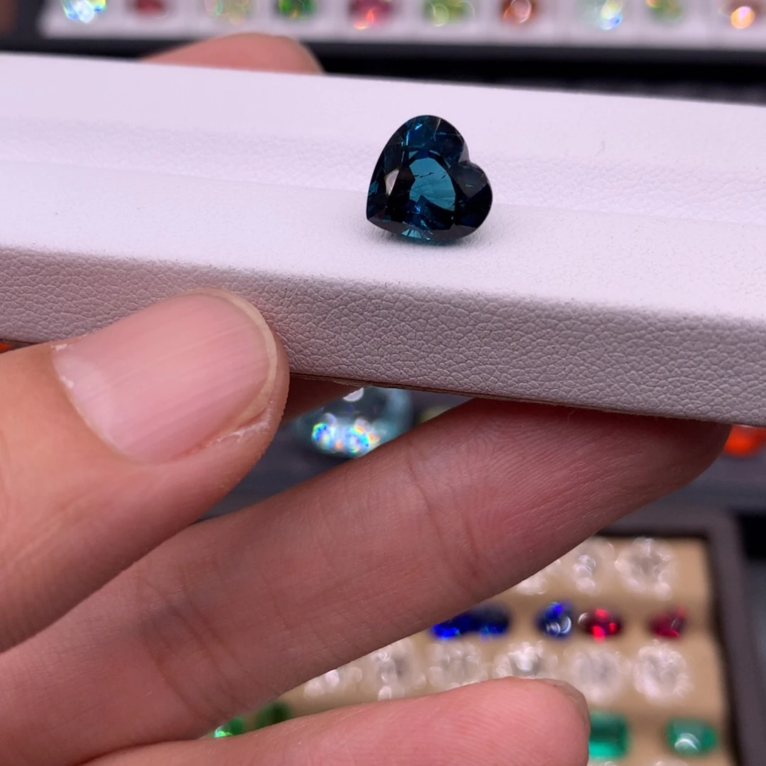 尖晶石裸石未镶嵌