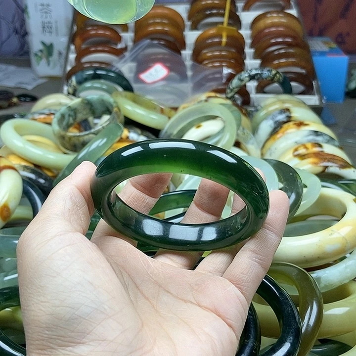 小***芊蛇纹石玉未镶嵌手镯