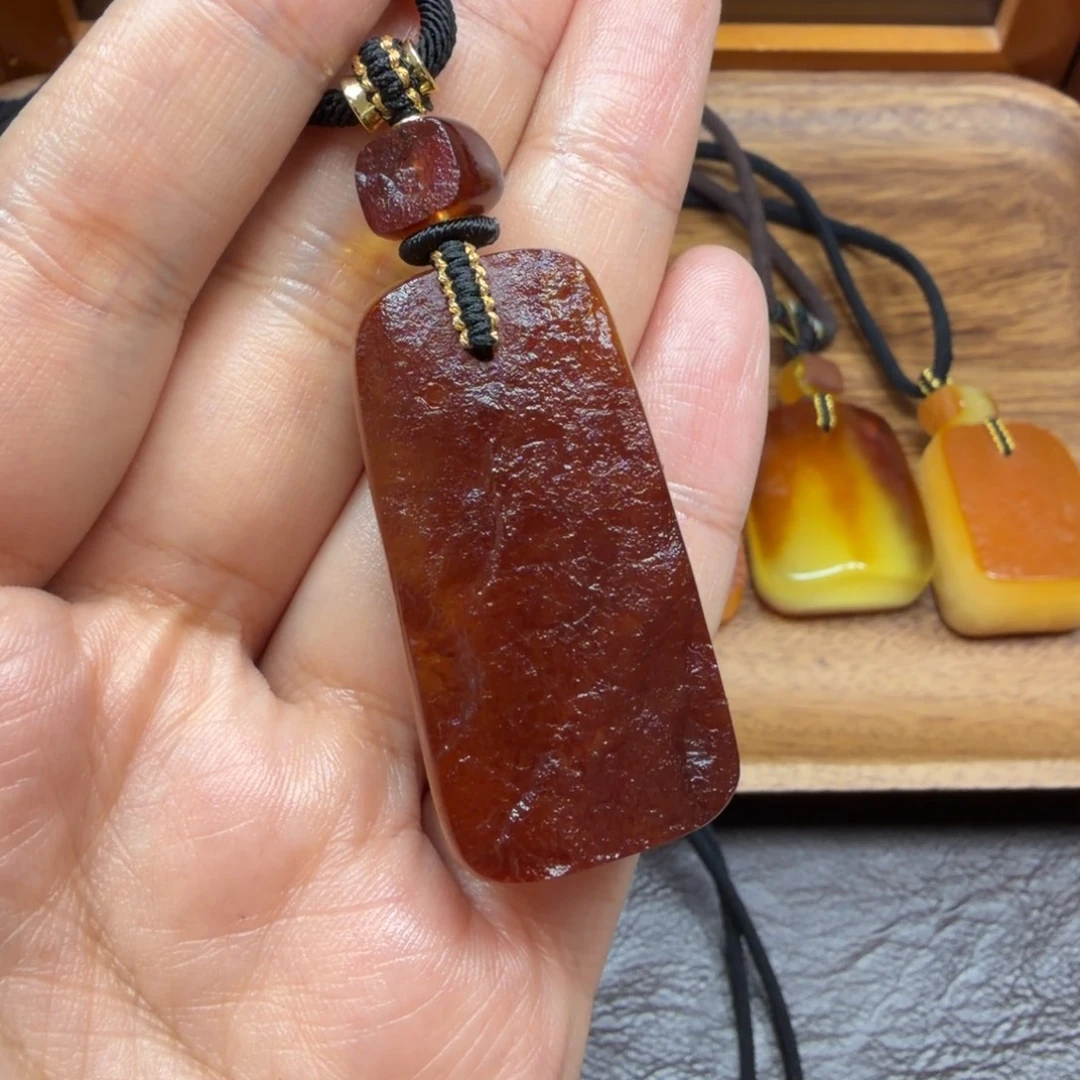 琥珀未镶嵌吊坠(赠链)