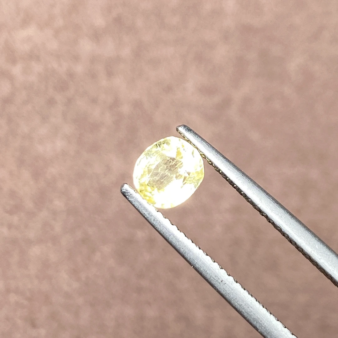 22H329 有烧黄色蓝宝石 1.26克拉