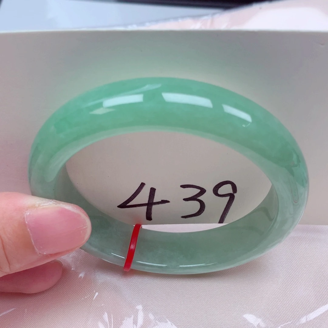 翡翠手镯未镶嵌翡翠