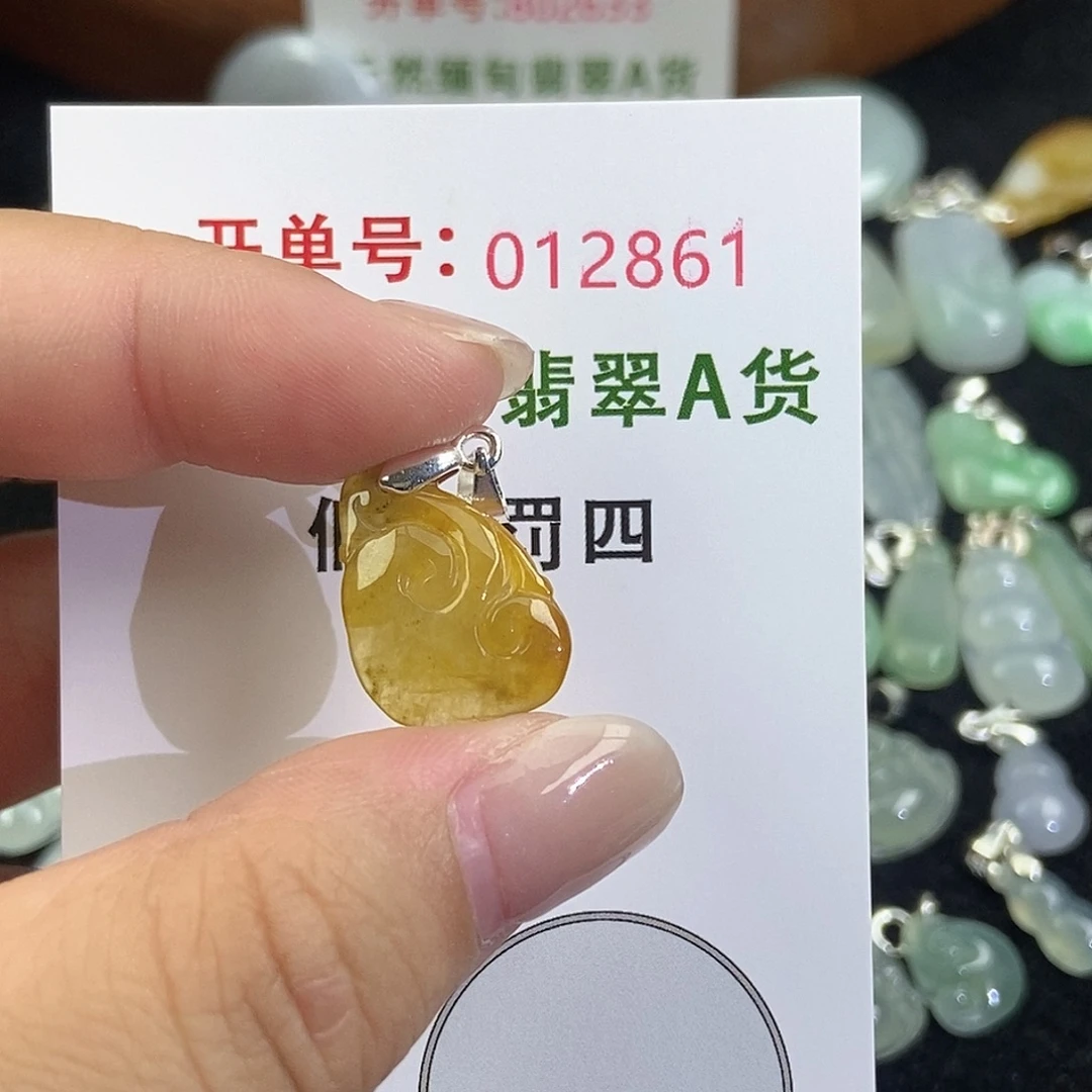 翡翠未镶嵌颈饰天然。