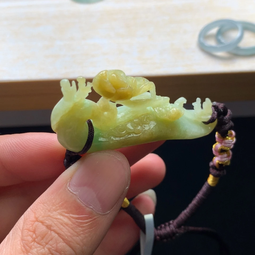 翡翠未镶嵌颈饰吊坠