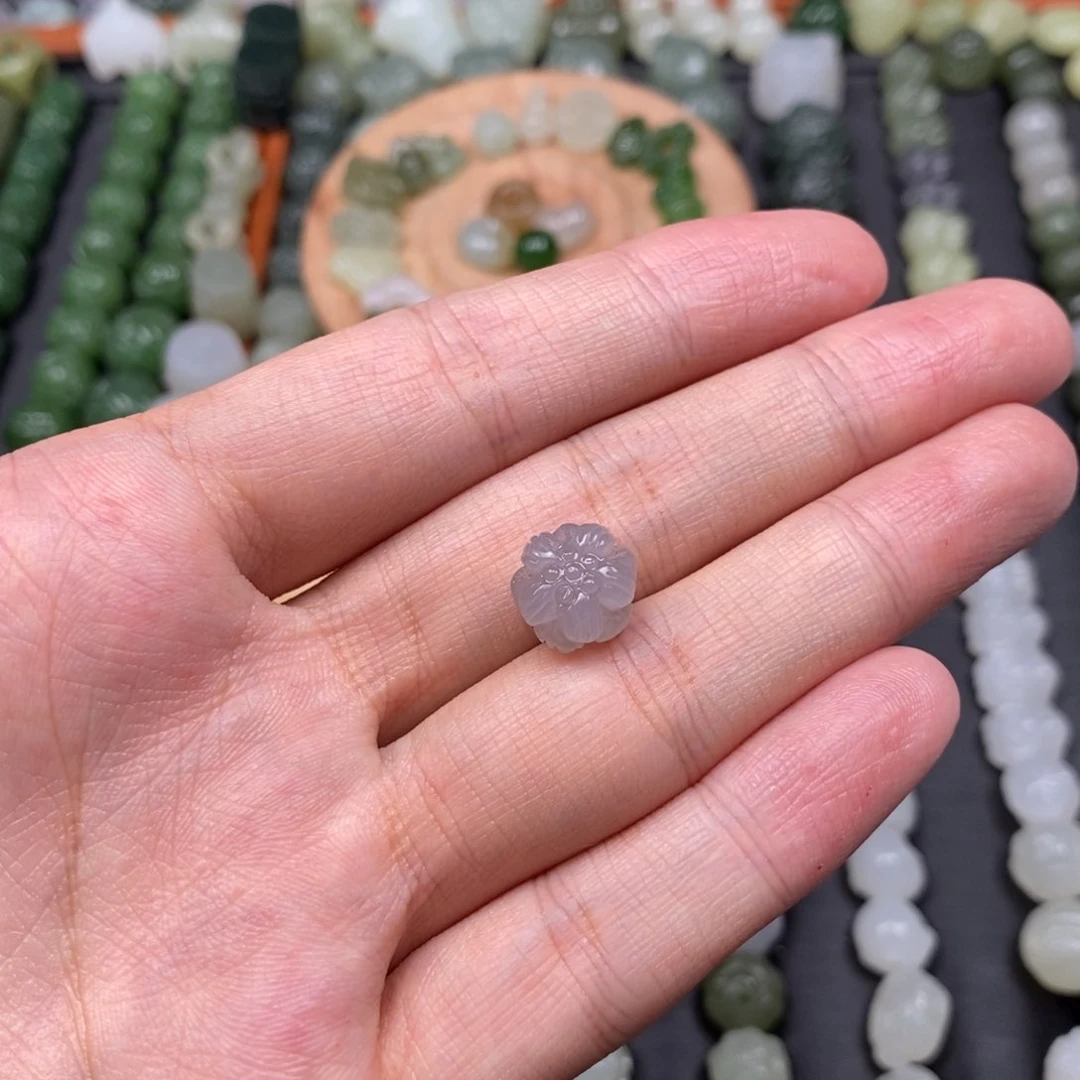 繁***罒和田玉未镶嵌颈饰