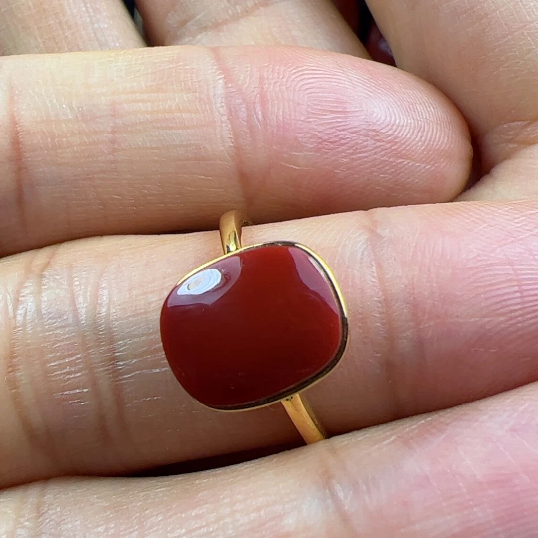 18K金镶嵌戒指南红玛瑙