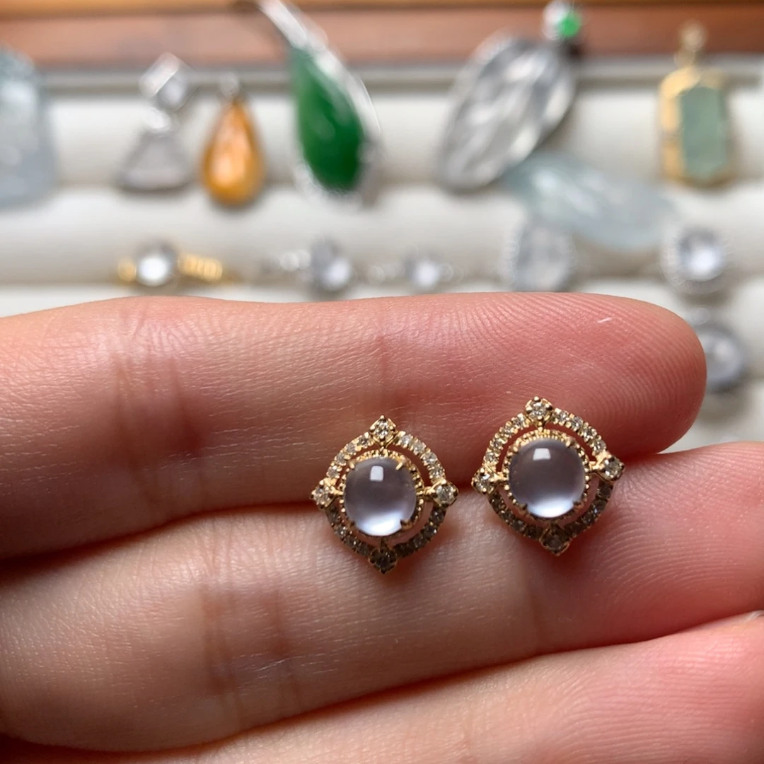 18K金镶嵌翡翠耳饰耳钉