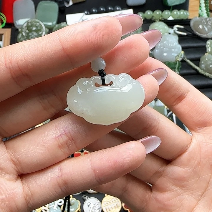 颈饰未镶嵌和田玉有瑕漏价