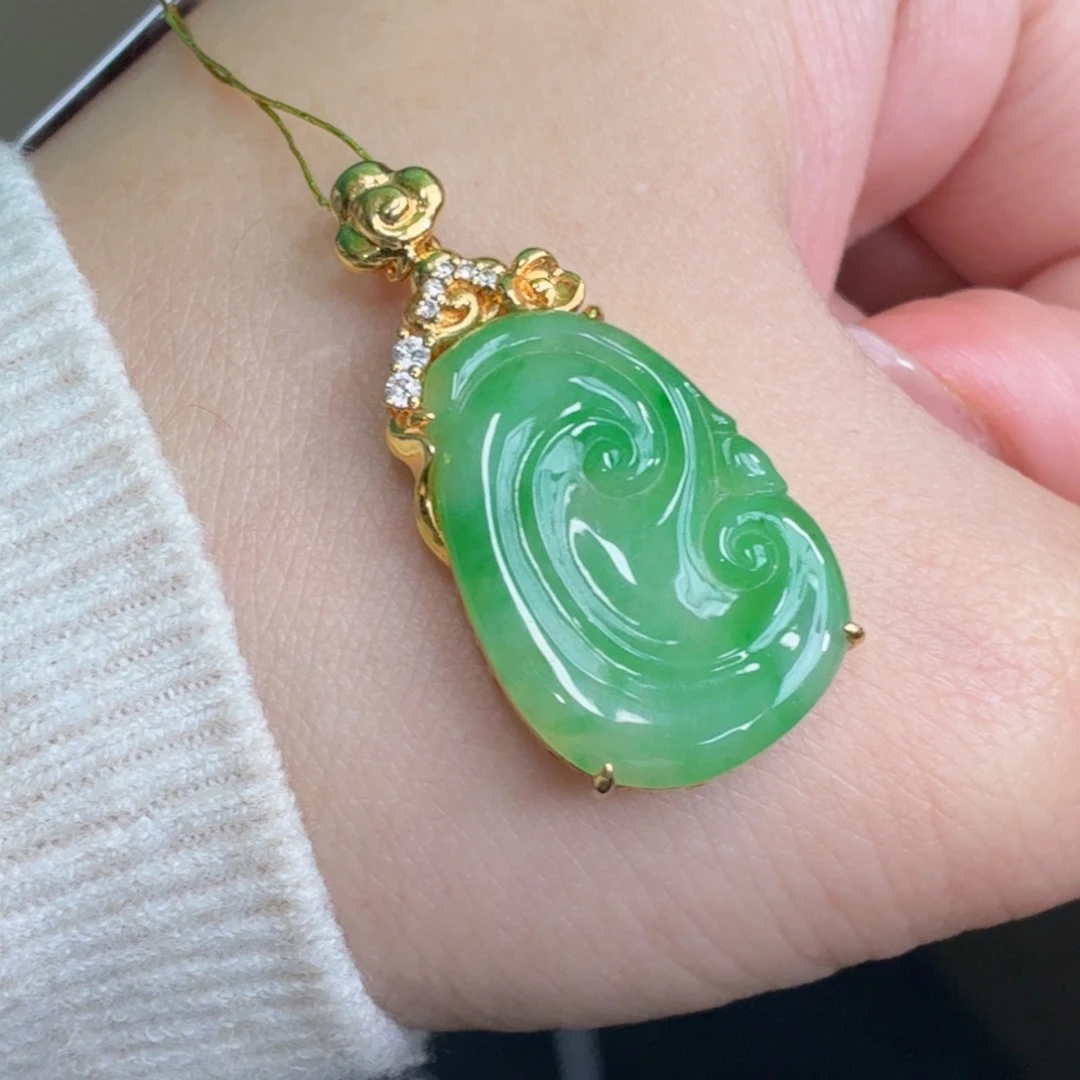 翡翠18K金镶嵌颈饰