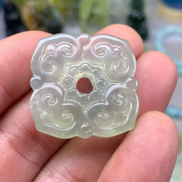 蛇纹石玉挂坠未镶嵌