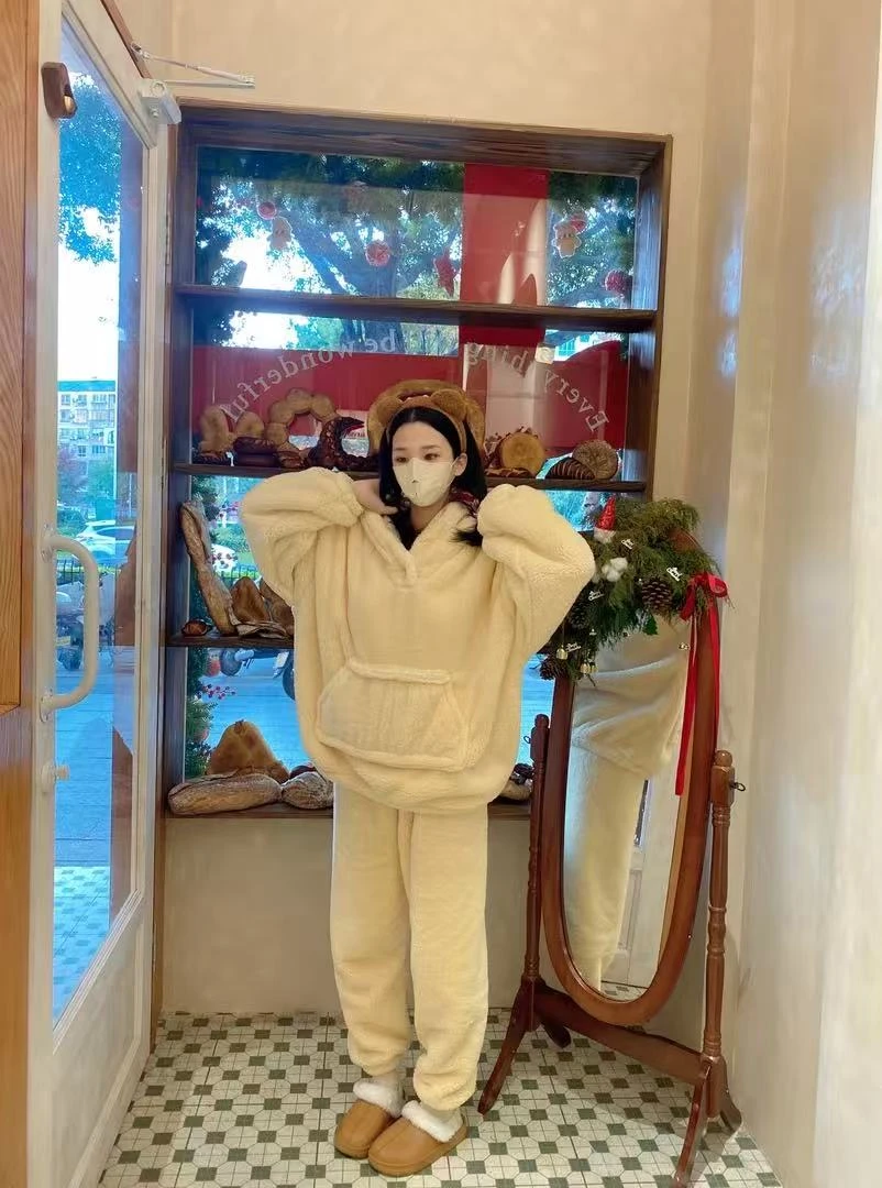 秋冬新款双面绒可外穿可居家宽松保暖大码大绒连帽睡衣女纯色柔软