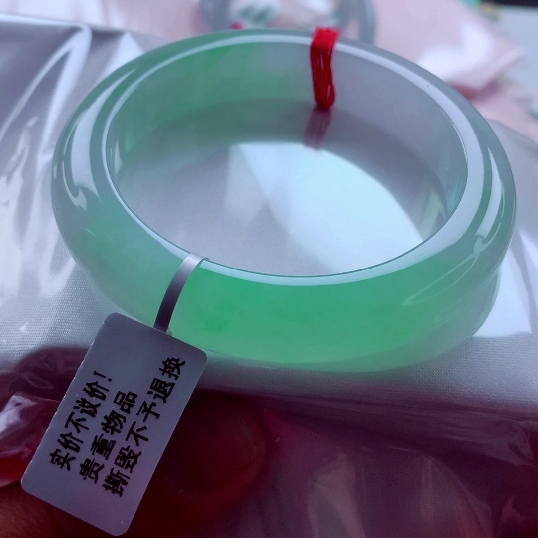 翡翠手镯未镶嵌师妹果绿色无结构（11号）