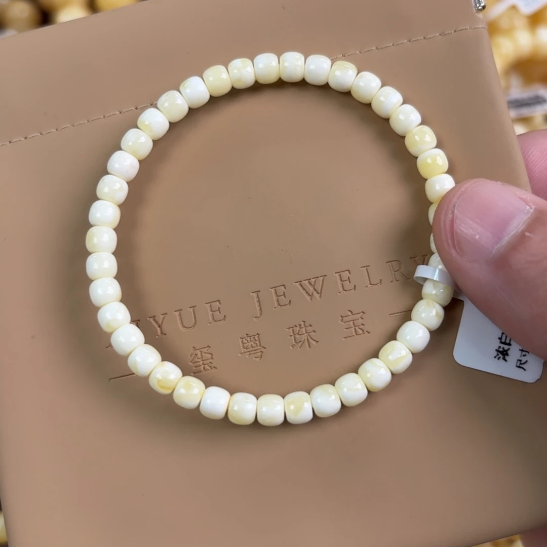 琥珀未镶嵌裸石01800000000