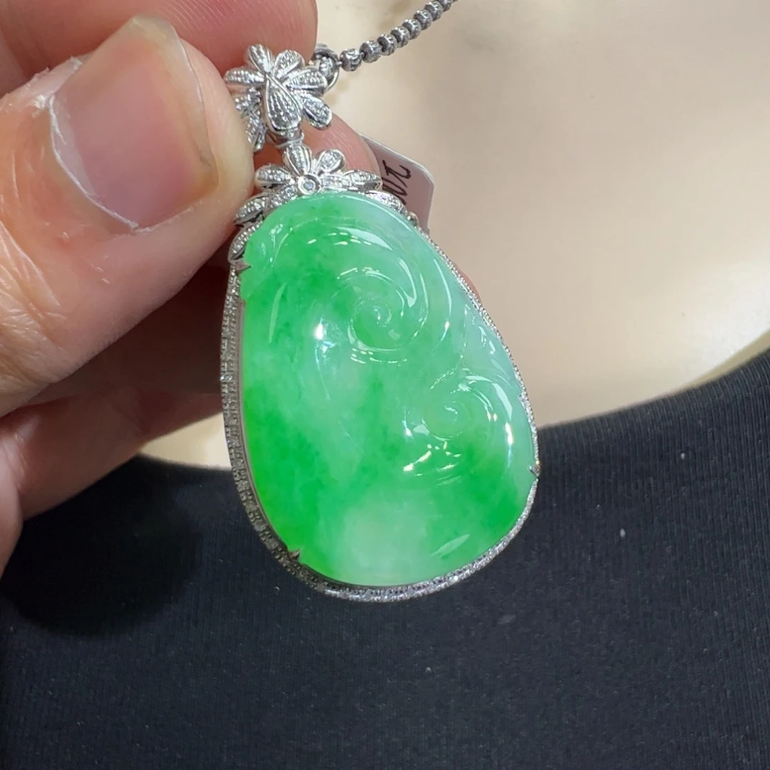 翡翠吊坠(不含链)18K金镶嵌