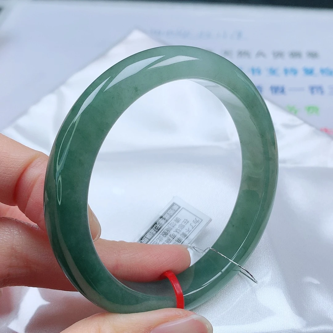 翡翠手镯未镶嵌56圈