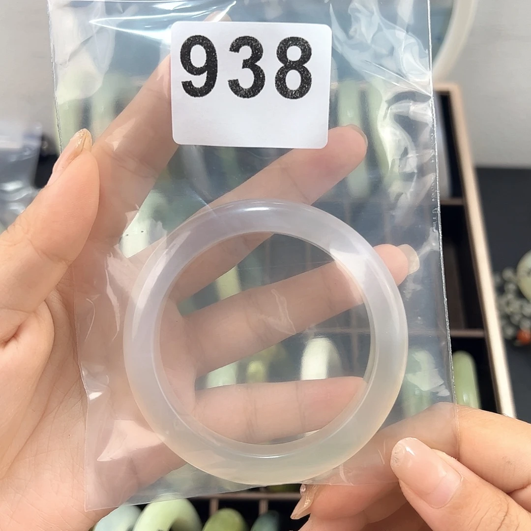 卟***噜未镶嵌蛇纹石玉颈饰