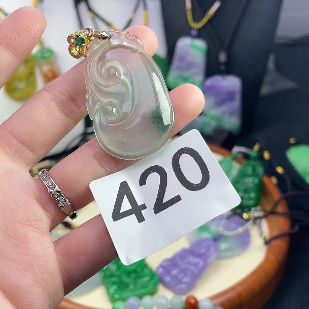 翡翠未镶嵌吊坠(赠链)