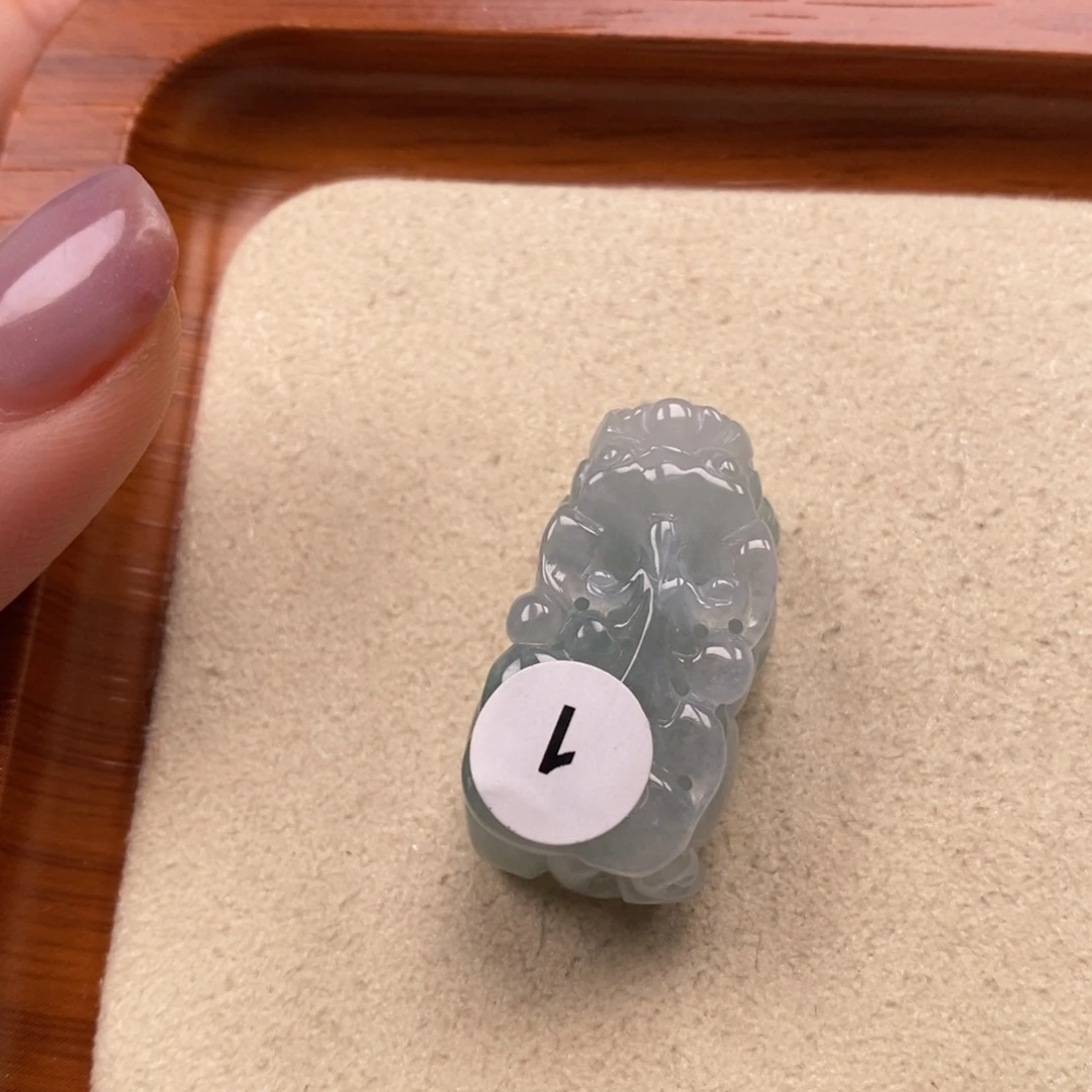 翡翠未镶嵌颈饰如意貔貅