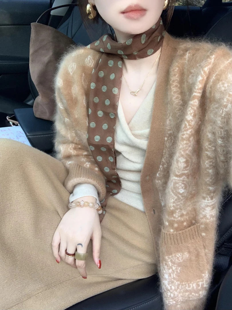 2025秋季新款法式别致气质温柔风高级感百搭针织V领开衫长袖上衣