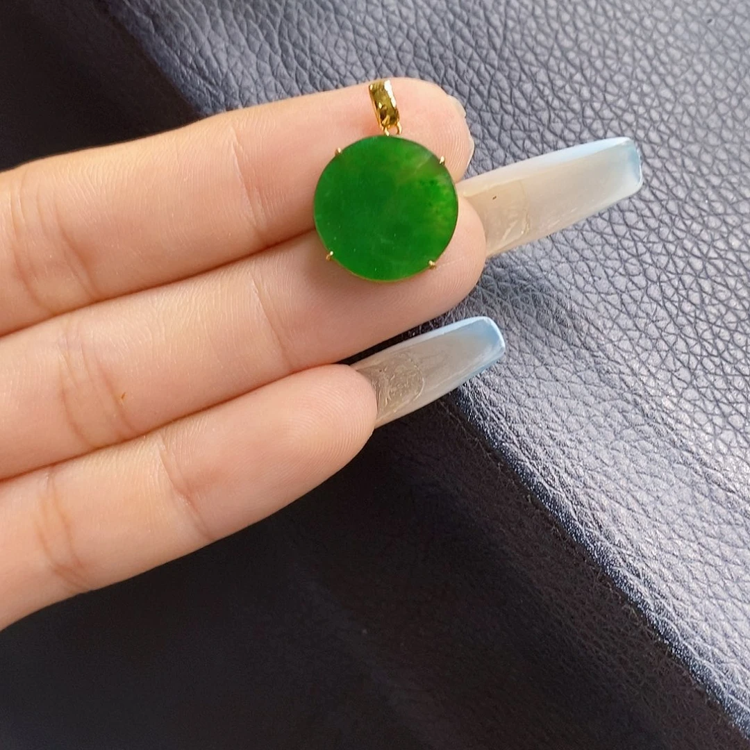 翡翠18K金镶嵌颈饰翡翠