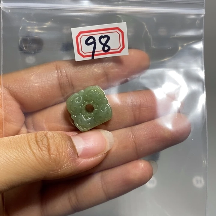 蛇纹石玉颈饰未镶嵌大**子