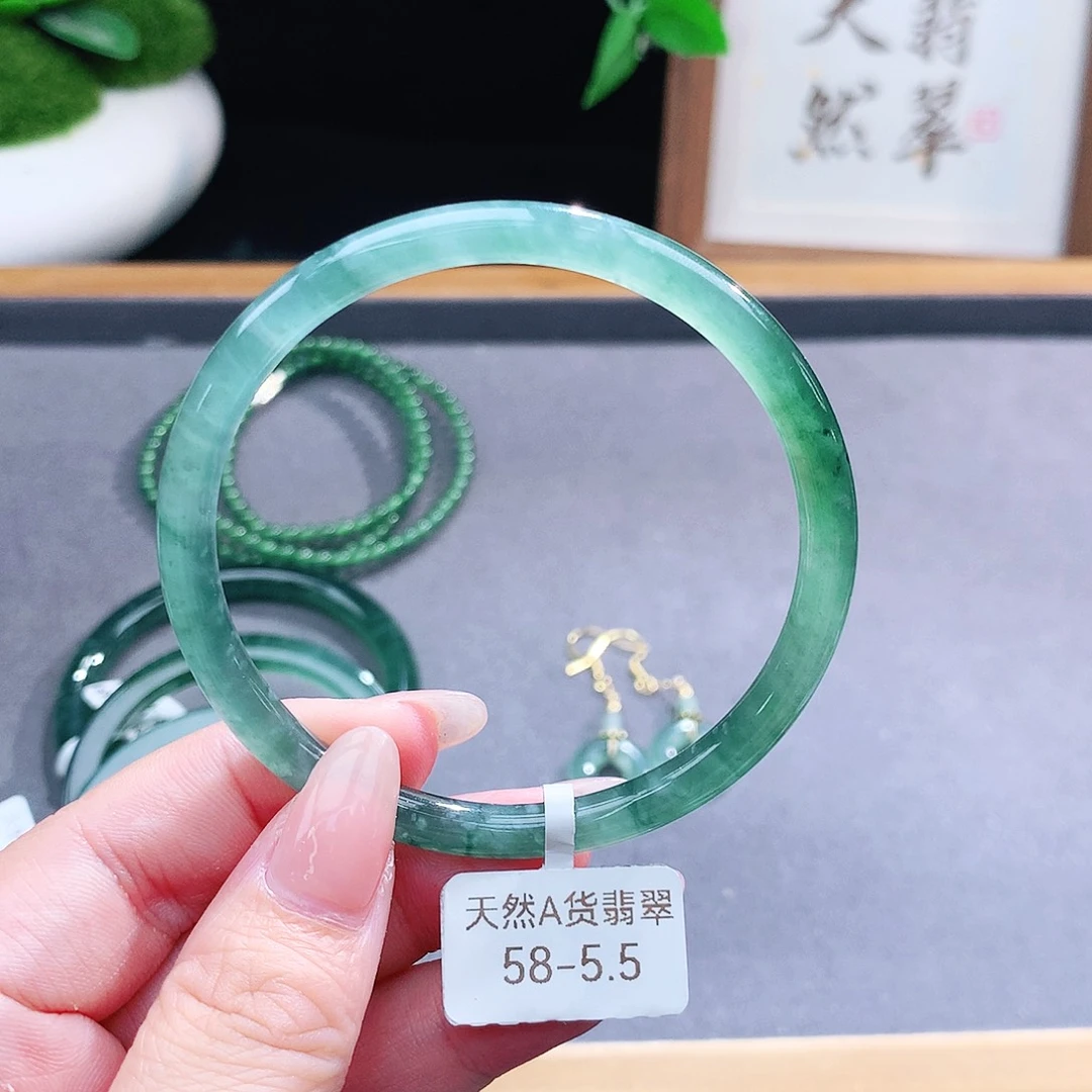 翡翠手镯（圆镯）未镶嵌