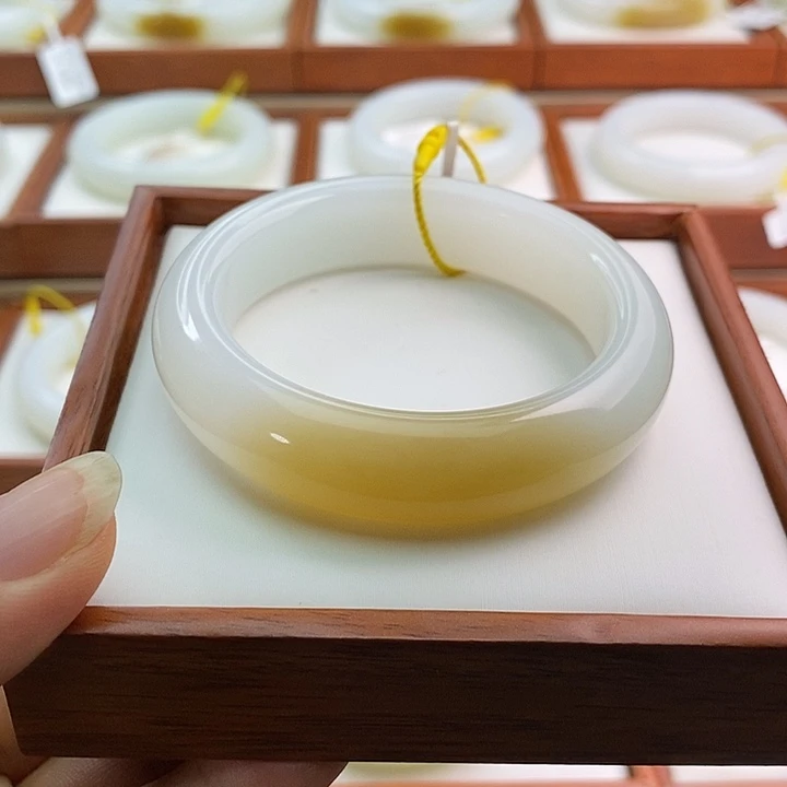 和田玉（糖玉）手镯未镶嵌H