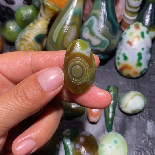 石英质玉未镶嵌珠宝半成品诸****吊