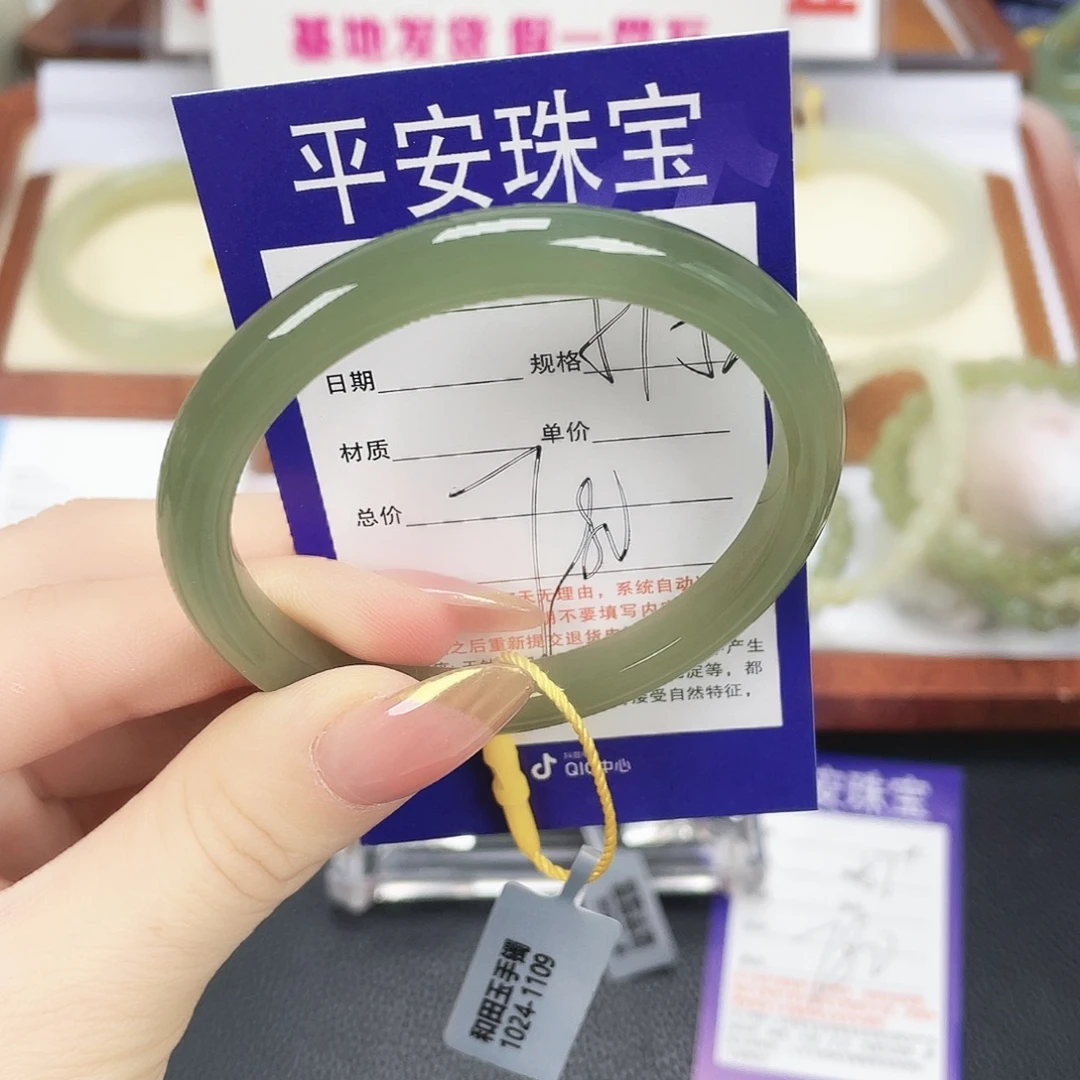 和田玉未镶嵌手镯