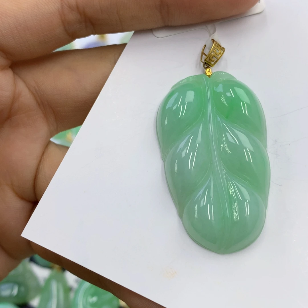 翡翠18K金镶嵌颈饰翡翠