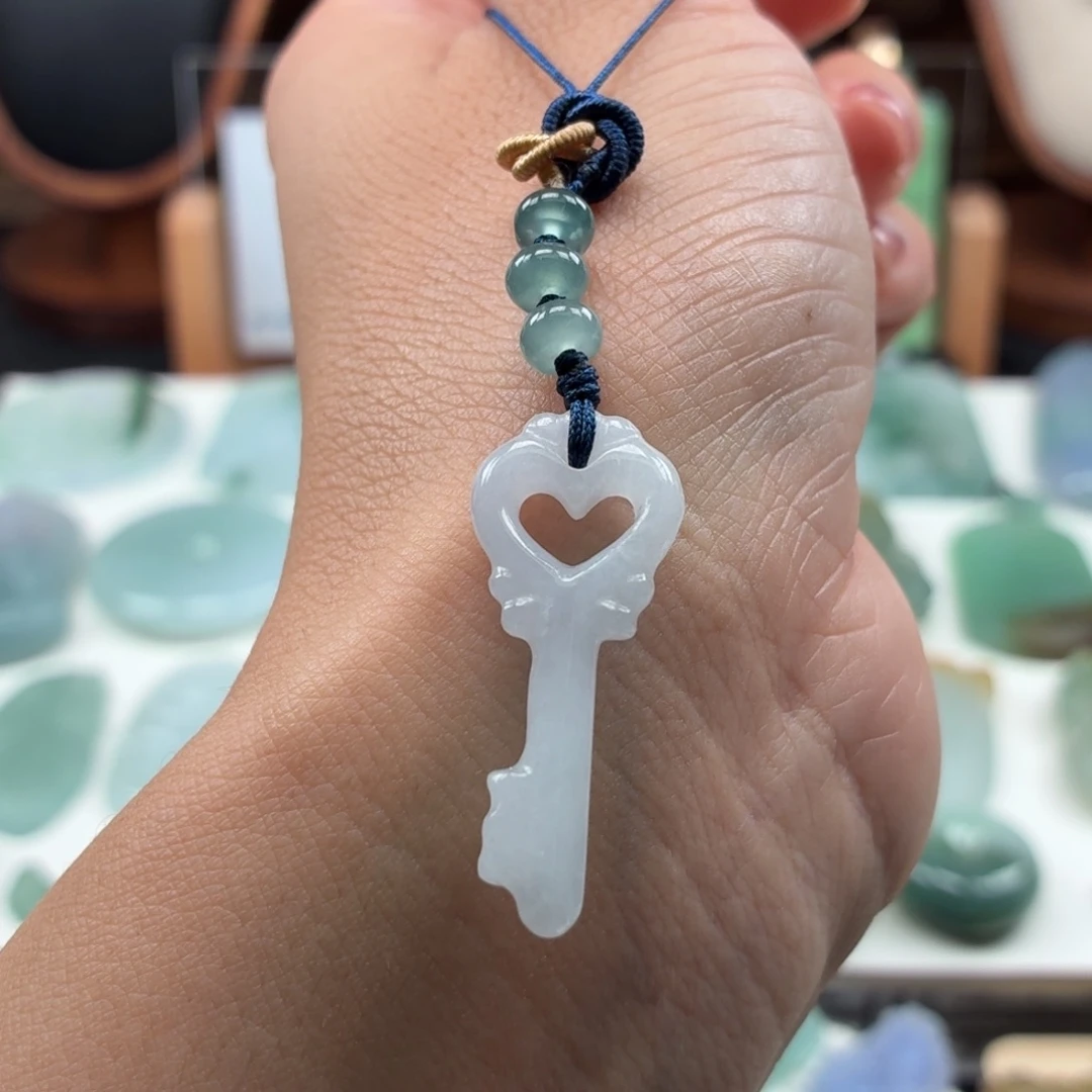 翡翠未镶嵌颈饰天然A货翡翠