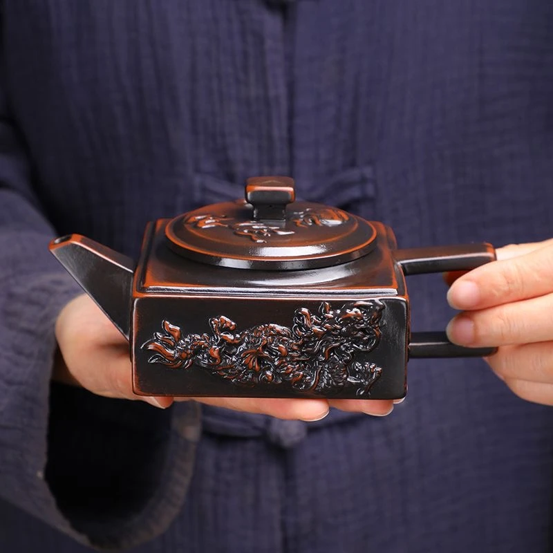 紫陶满雕祥龙四方龙尊壶（陈为勤）DY80