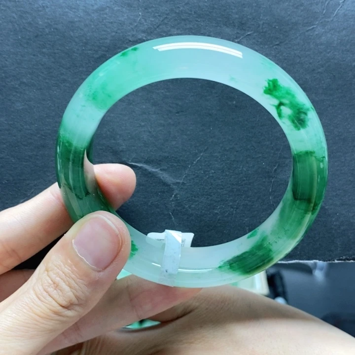 未镶嵌手镯石英质玉