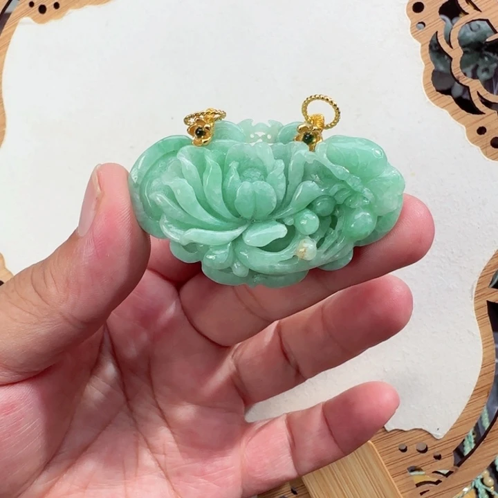 翡翠未镶嵌颈饰国风