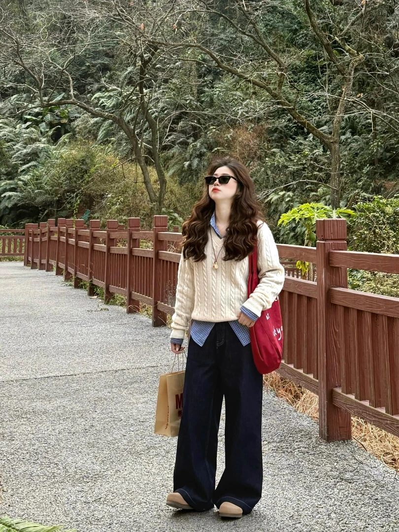 2025春季新款韩系穿搭格子衬衫叠穿针织毛衣搭配牛仔裤显瘦三件套