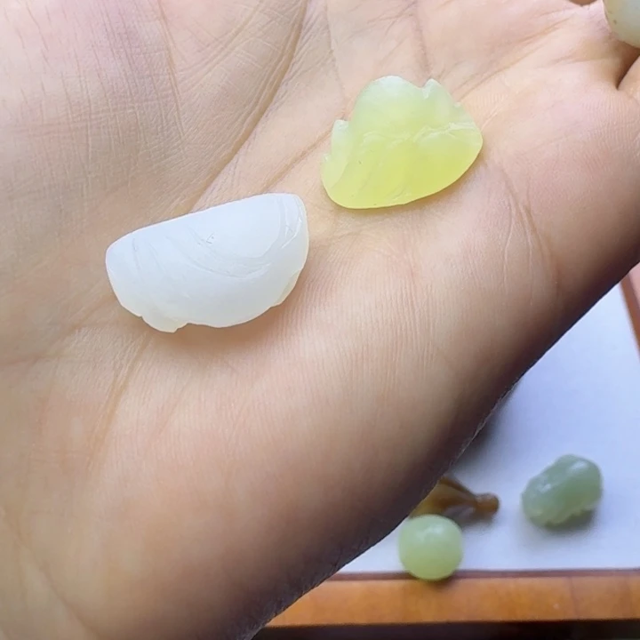 小***呀和田玉未镶嵌挂件