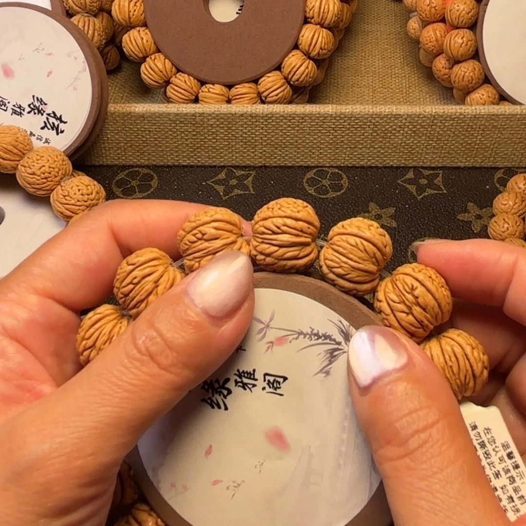 陆***凤桃核手串6号链接。